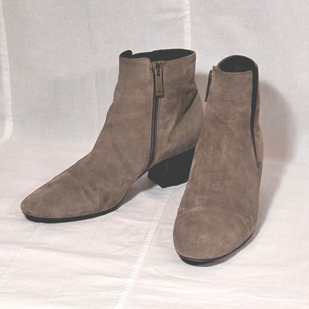 Aquatalia Womens Taupe Suede Ankle Boots Made in Italy Size 7.5 Zip‎ Booties